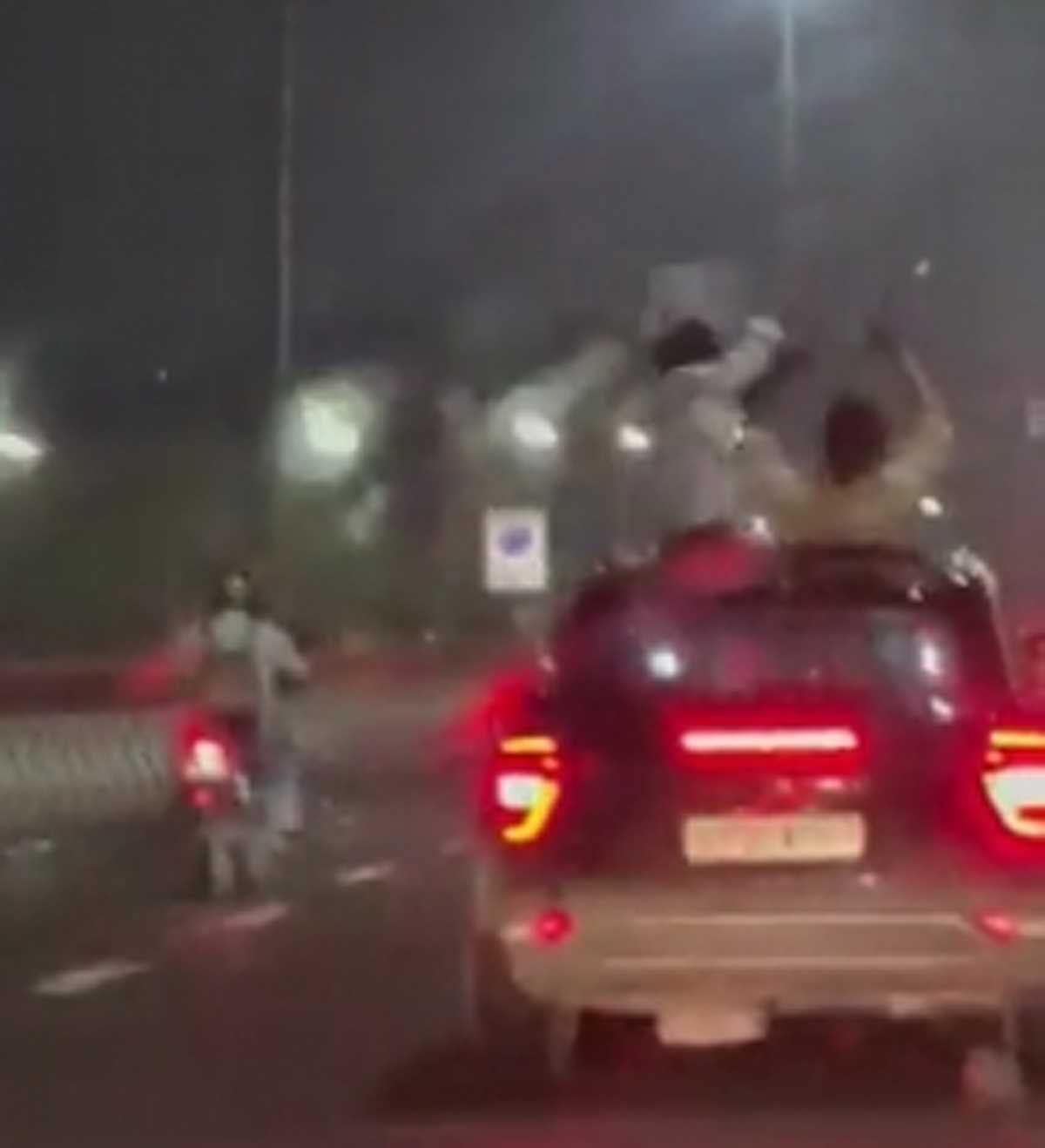 पुलिस सायरन बजा कर रील बनाते और स्टंट करने का वीडियो वायरल, 23 हजार 500 का चालान